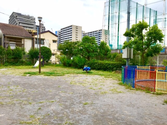 園内の広場と砂場