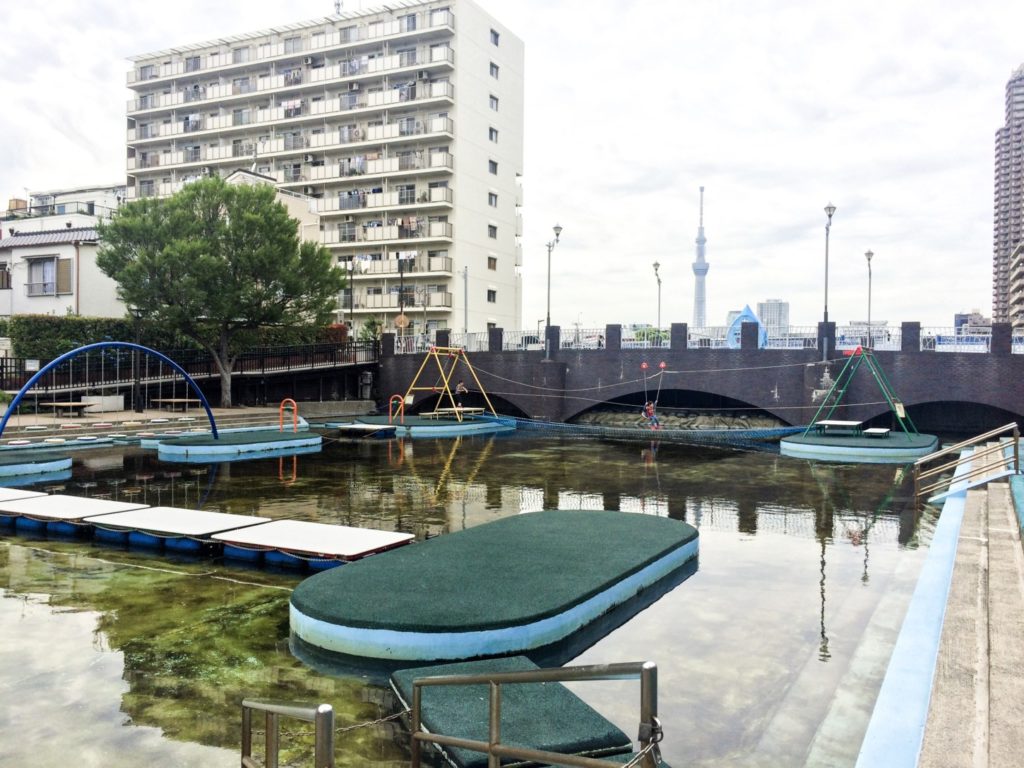 水上アスレチック