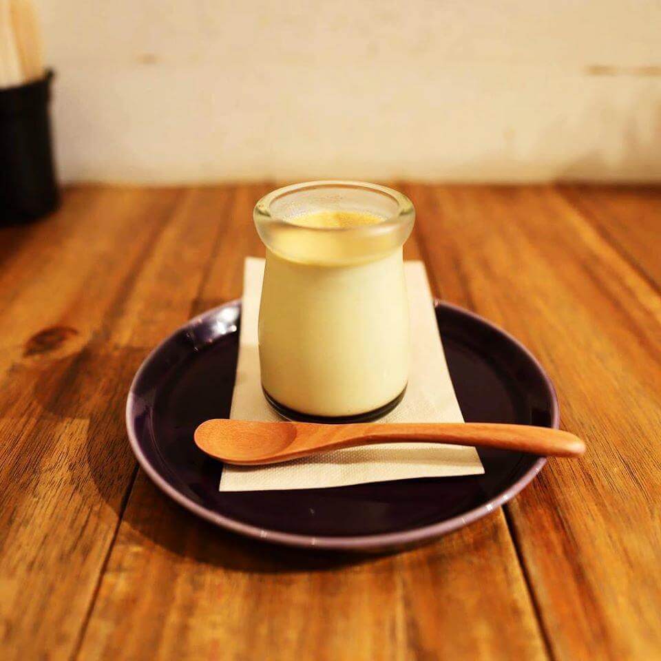 ガラス瓶に入った焼プリン