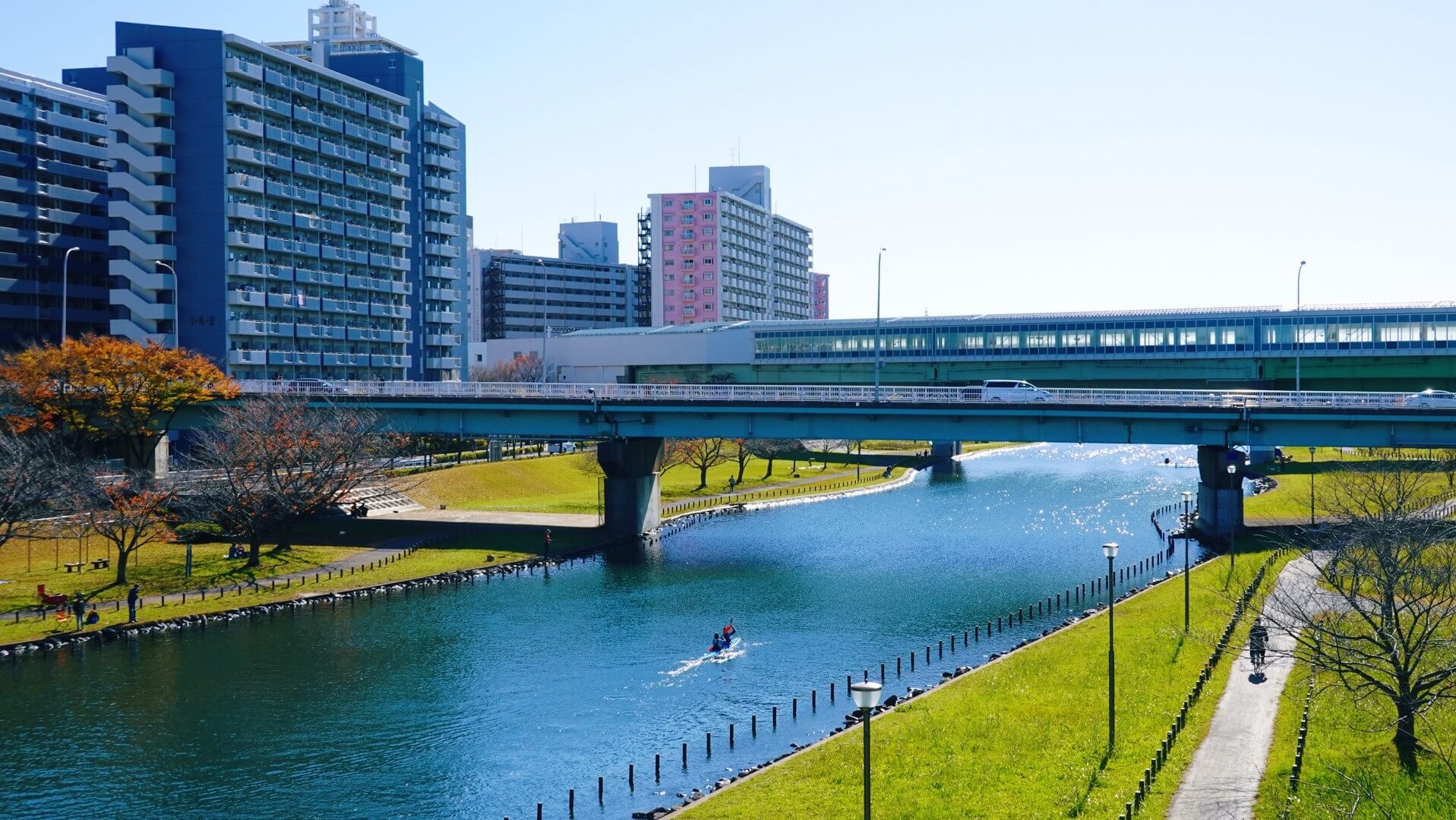 大島方面、河川敷