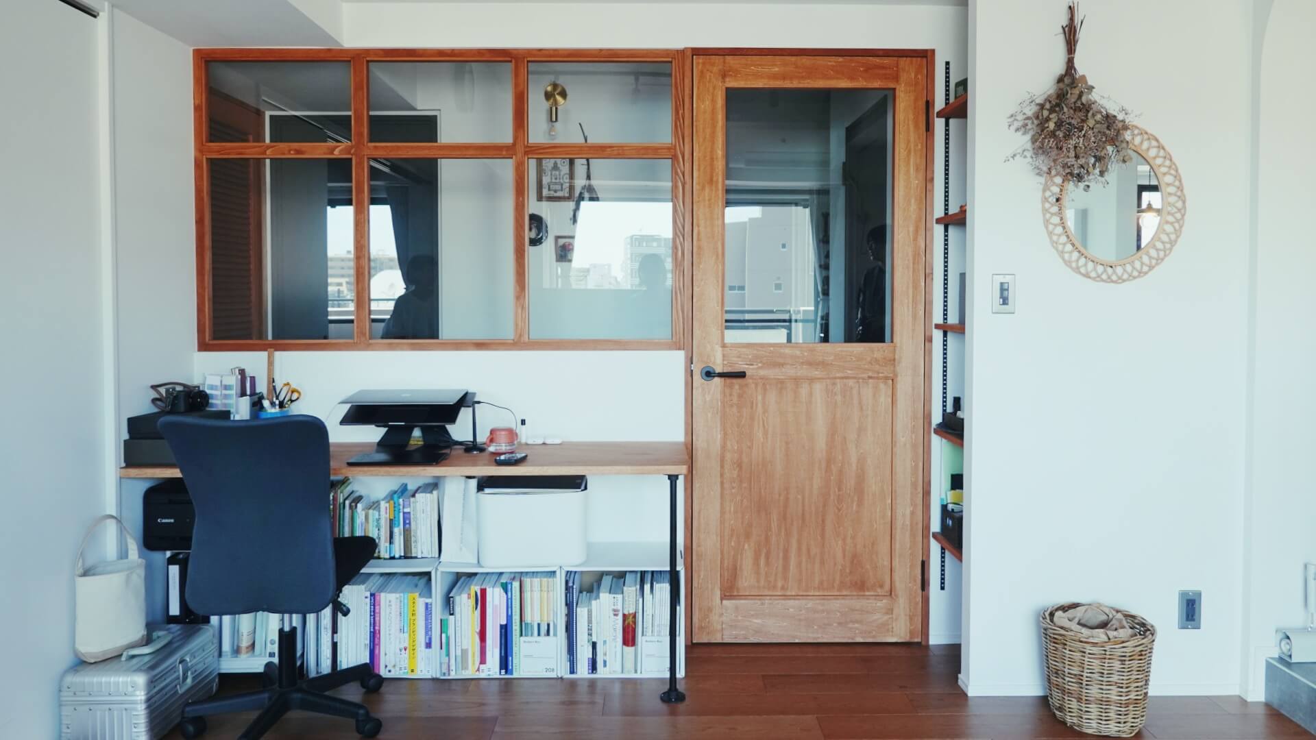 清澄白河のマンションリノベ:モダンなドアノブ