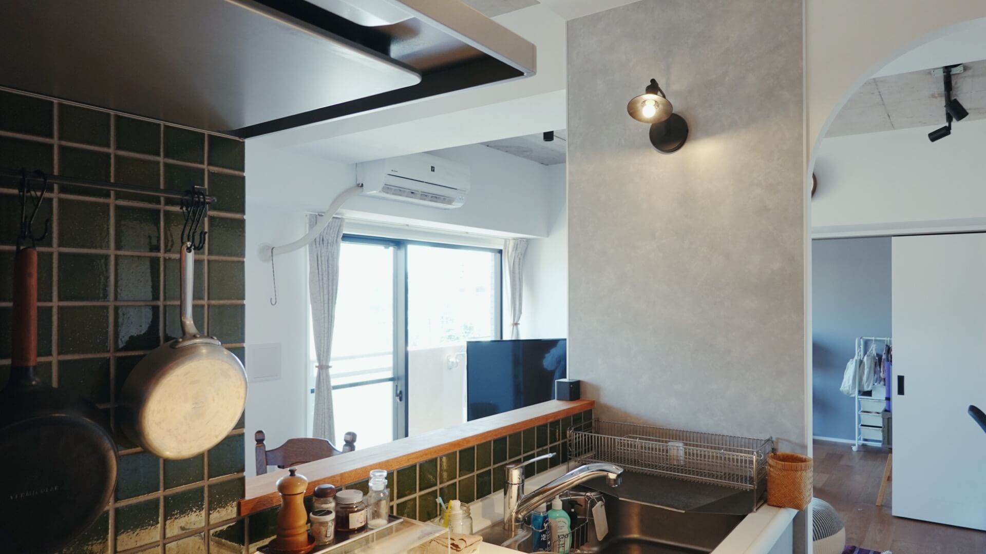 キッチンにあるレトロ感があってかわいい照明