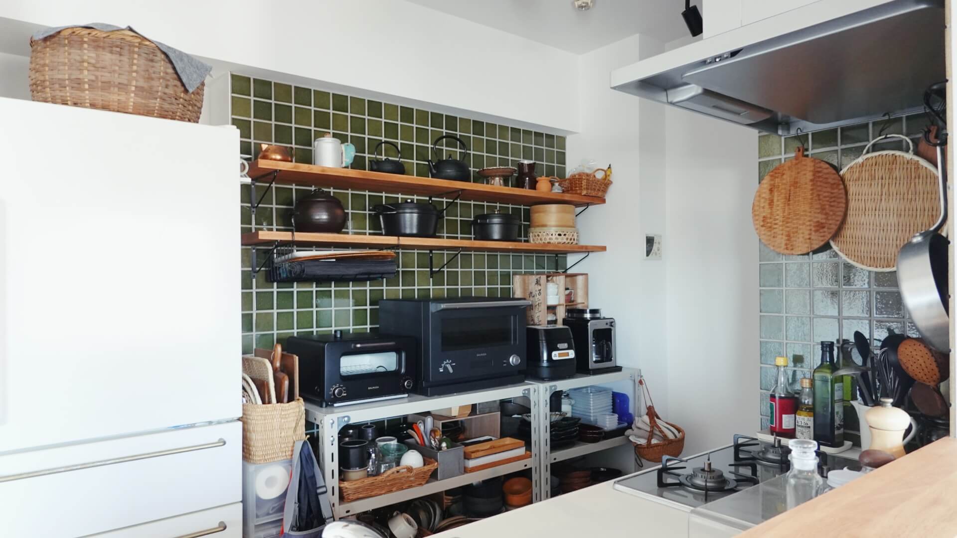 清澄白河のマンションリノベ:壁面タイルのかわいいオープンキッチン