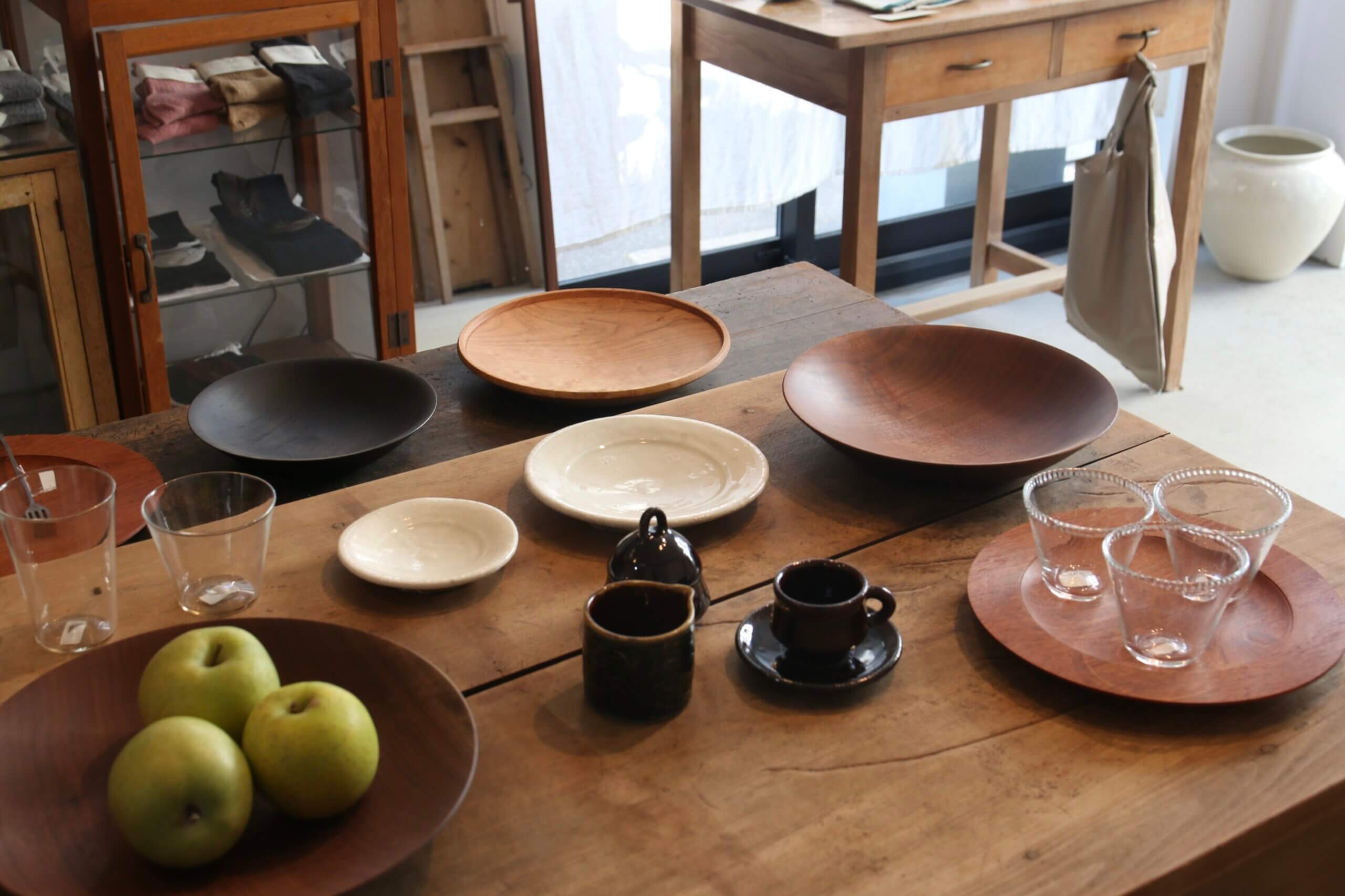 清澄白河と森下の間にある雑貨屋:店内に置かれてる食器類