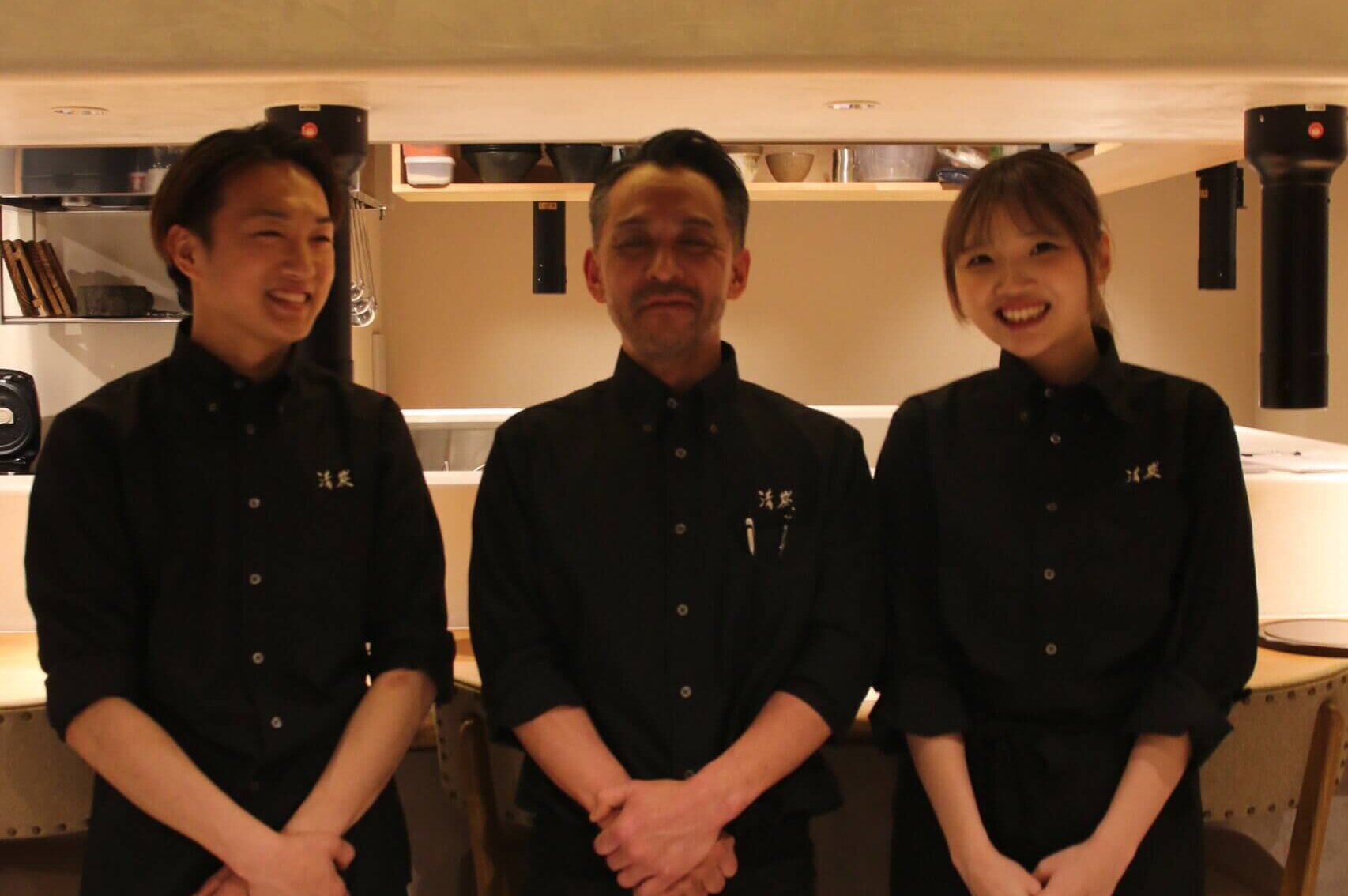 清澄白河の焼肉店:左から店長、オーナー、女性スタッフ