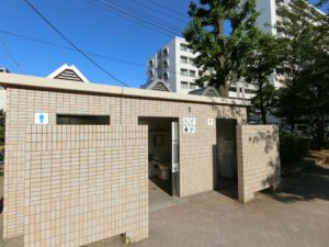 園内にある公衆用トイレ