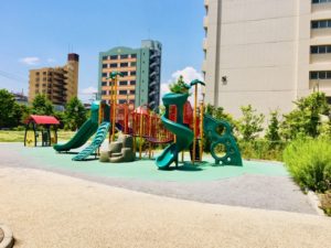 カラフルな大型複合遊具