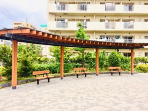 公園内のベンチ