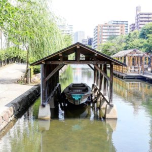 園内にある小舟