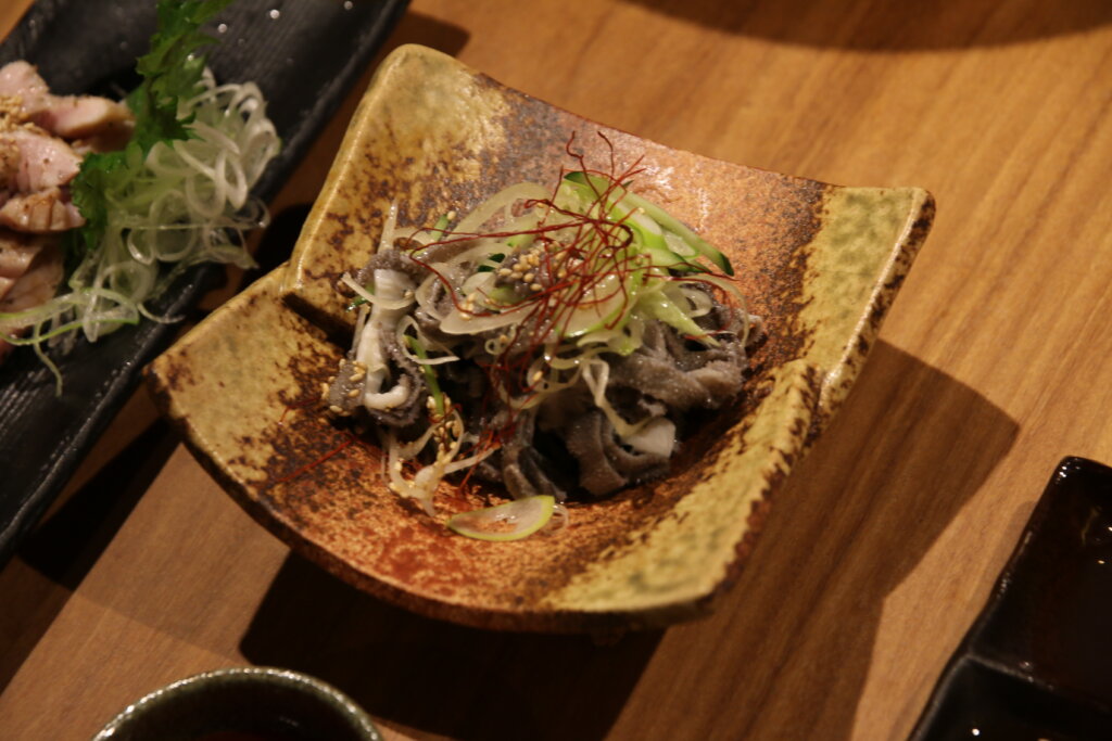 清澄白河の焼肉店:新鮮なセンマイ刺