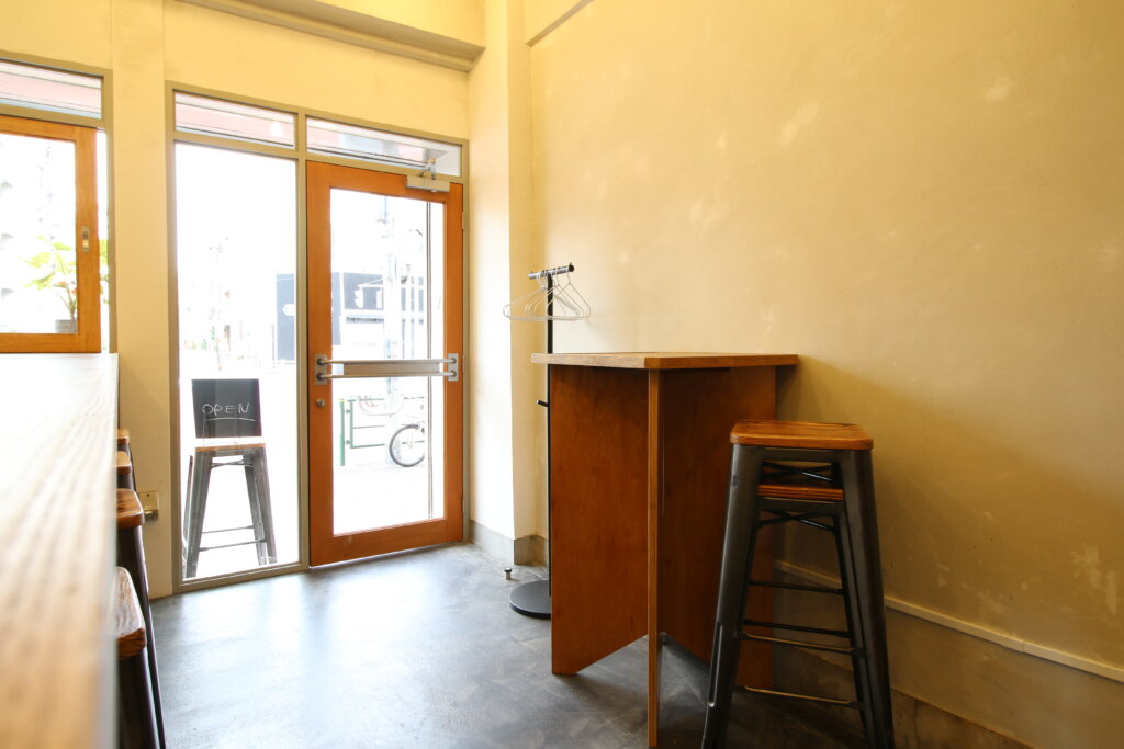 フダンの店内にある小さめのテーブル席